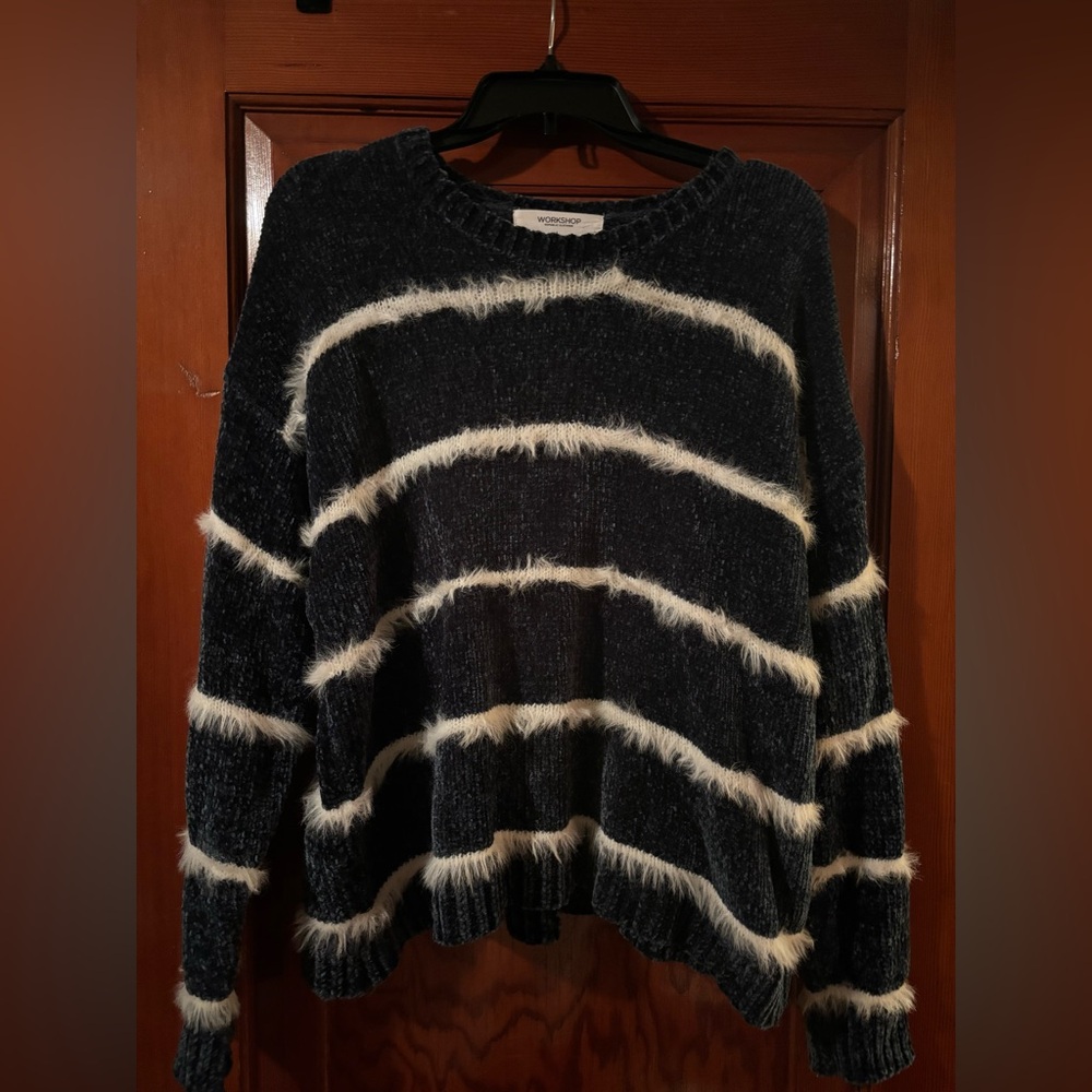 Sweater size XL teal with white fur